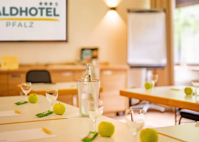 ホテル Waldhotel アイゼンバーグ